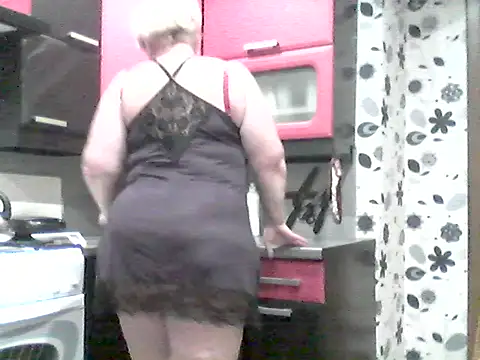 Snapshot of Lisa_Suzie chatting on 11.03.25 Lisa Suzie online show from 11.03.25