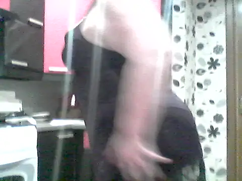 Snapshot of Lisa_Suzie chatting on 11.17.25 Lisa Suzie online show from 11.17.25