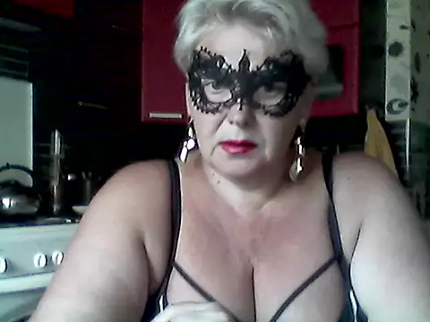 Snapshot of Lisa_Suzie chatting on 06.26.26 Lisa Suzie online show from 06.26.26