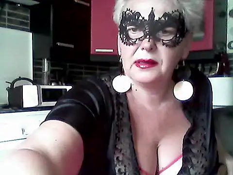 Snapshot of Lisa_Suzie chatting on 06.27.26 Lisa Suzie online show from 06.27.26