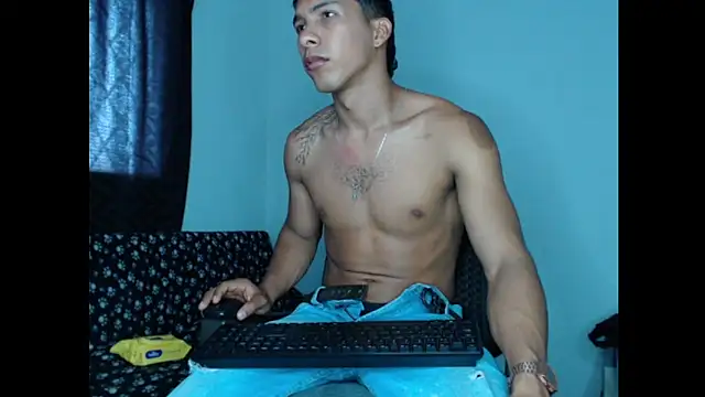 Snapshot of maximo_vega_newv chatting on 12.13.24 maximo vega newv online show from 12.13.24