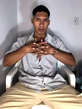 Snapshot of maximo_vega_newv chatting on 10.31.25 maximo vega newv online show from 10.31.25