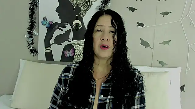 Snapshot of Adelesmithh chatting on 10.25.25 Adelesmithh online show from 10.25.25