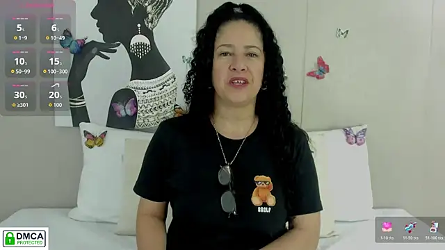 Snapshot of Adelesmithh chatting on 02.04.26 Adelesmithh online show from 02.04.26