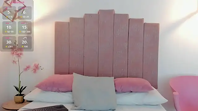 Snapshot of Adelesmithh chatting on 02.26.26 Adelesmithh online show from 02.26.26