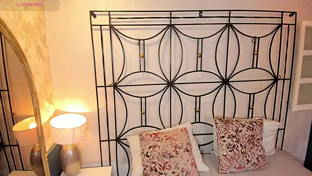 Pamela Johnsonn online show from 09.23.25