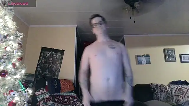 Snapshot of AryanJCole666 chatting on 12.17.24 AryanJCole666 online show from 12.17.24