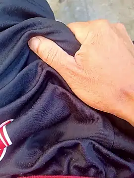 Snapshot of paubabando_ chatting on 12.19.25 paubabando online show from 12.19.25