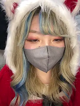 Snapshot of YUNA-yuna chatting on 12.25.24 YUNA-yuna online show from 12.25.24