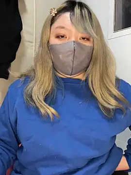 Snapshot of YUNA-yuna chatting on 01.03.25 YUNA-yuna online show from 01.03.25