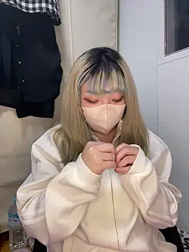 Snapshot of YUNA-yuna chatting on 01.13.25 YUNA-yuna online show from 01.13.25