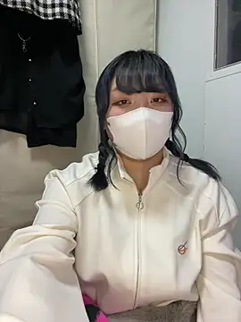 Snapshot of YUNA-yuna chatting on 01.25.25 YUNA-yuna online show from 01.25.25