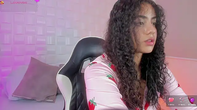 Snapshot of yaya23x chatting on 10.28.25 yaya23x online show from 10.28.25