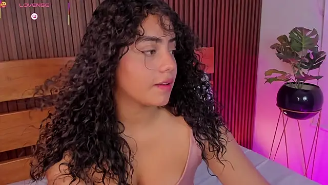 Snapshot of yaya23x chatting on 11.08.25 yaya23x online show from 11.08.25