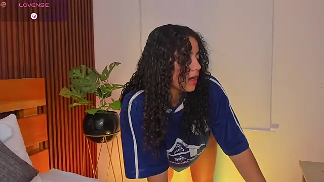 Snapshot of yaya23x chatting on 11.19.25 yaya23x online show from 11.19.25