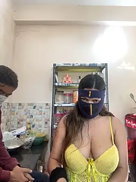 Snapshot of HoneyBearCpl chatting on 02.02.25 HoneyBearCpl online show from 02.02.25