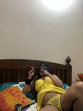 Snapshot of HoneyBearCpl chatting on 02.04.25 HoneyBearCpl online show from 02.04.25