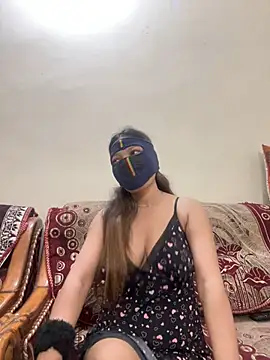 Snapshot of HoneyBearCpl chatting on 02.07.25 HoneyBearCpl online show from 02.07.25