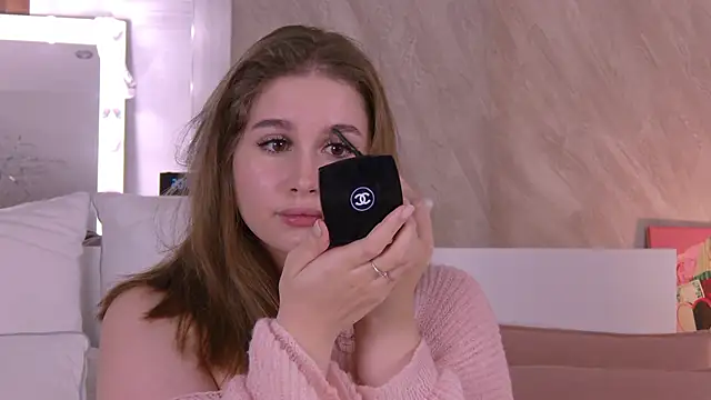 EllieHayes online show from 11.03.25