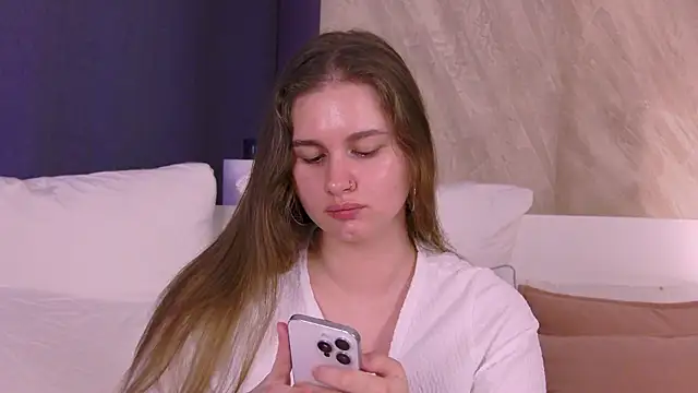EllieHayes online show from 07.04.26