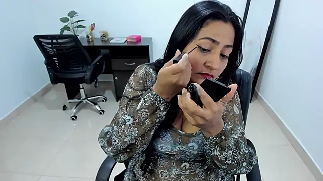 Adele Sweett online show from 02.20.25