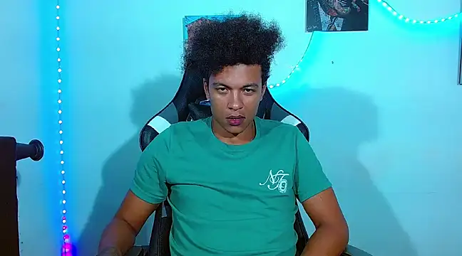 Snapshot of Black_Diamon_ chatting on 03.08.25 Black Diamon online show from 03.08.25