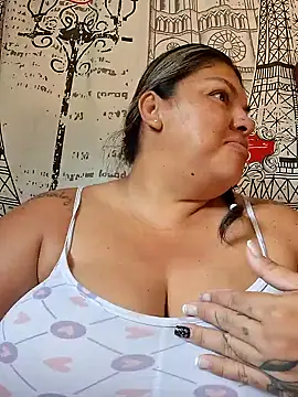 Snapshot of chubby_sexy_big_tits chatting on 10.29.25 chubby sexy big tits online show from 10.29.25