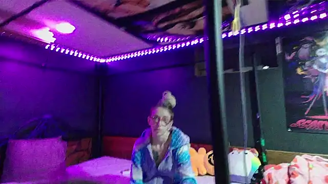 Stonermama666420 online show from 12.14.25