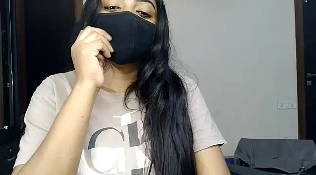 Snapshot of Hritvika chatting on 03.05.25 Hritvika online show from 03.05.25