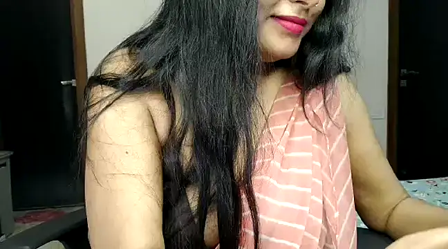 Snapshot of Hritvika chatting on 03.08.25 Hritvika online show from 03.08.25