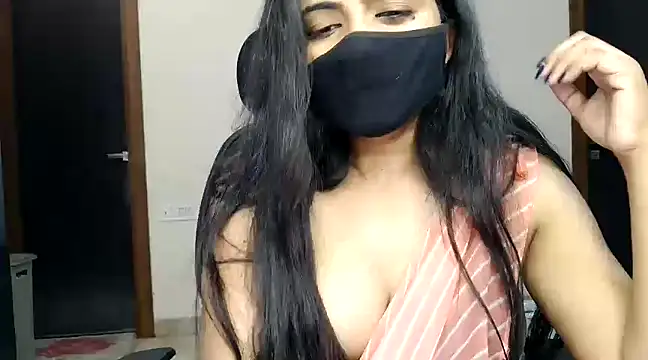 Snapshot of Hritvika chatting on 03.08.25 Hritvika online show from 03.08.25