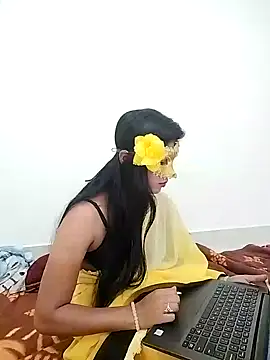 Snapshot of ascuple chatting on 02.08.25 ascuple online show from 02.08.25