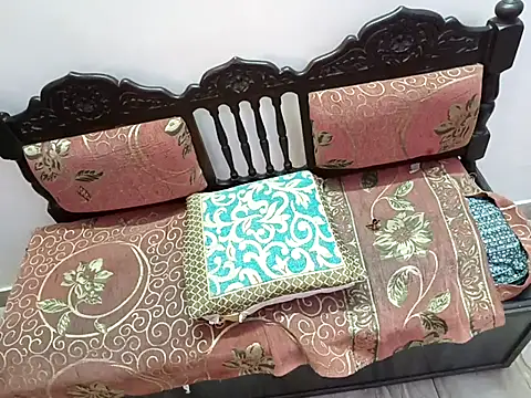 Snapshot of DivyaDutta chatting on 03.09.25 DivyaDutta online show from 03.09.25