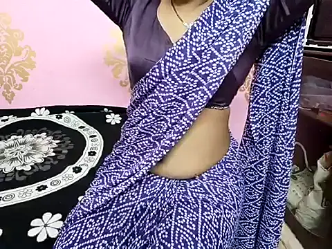 Snapshot of DivyaDutta chatting on 03.12.25 DivyaDutta online show from 03.12.25