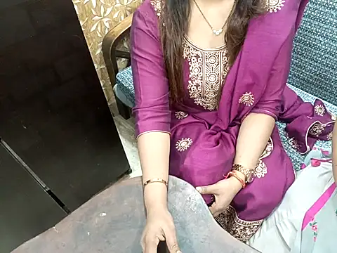 Snapshot of DivyaDutta chatting on 03.13.25 DivyaDutta online show from 03.13.25