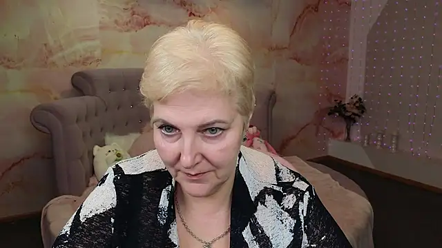 Sandra Snow online show from 12.19.24