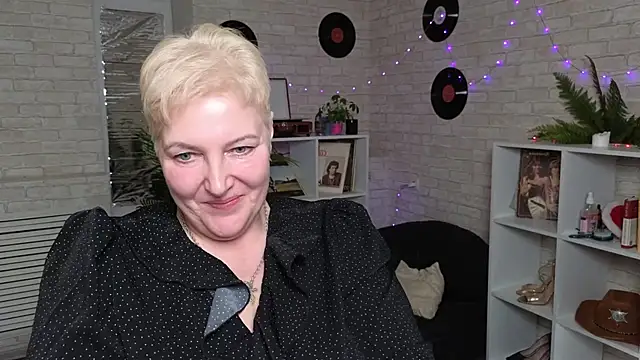 Sandra Snow online show from 12.23.24