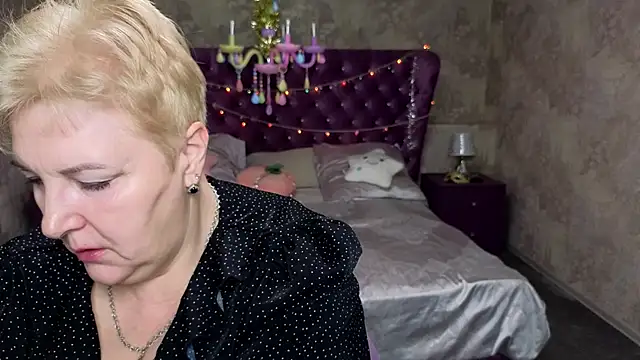 Sandra Snow online show from 01.07.25