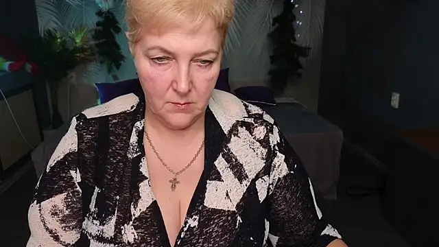 Sandra Snow online show from 01.08.25