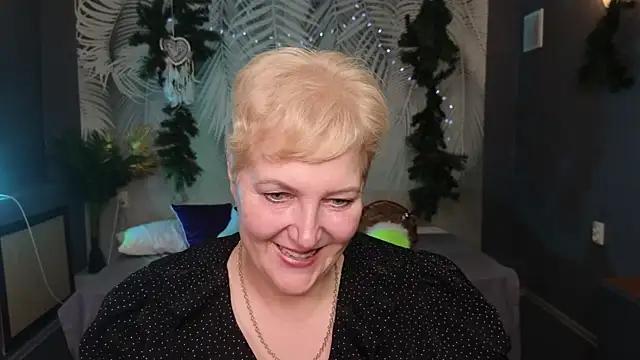 Sandra Snow online show from 01.18.25