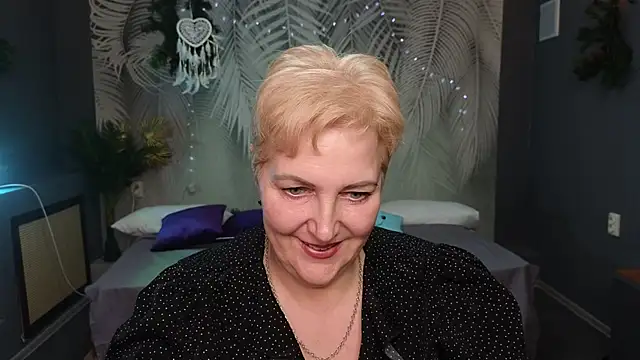 Sandra Snow online show from 01.23.25