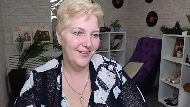 Sandra Snow online show from 01.26.25