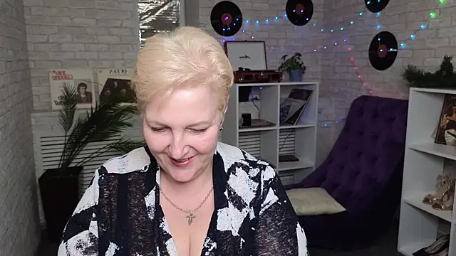 Sandra Snow online show from 01.28.25
