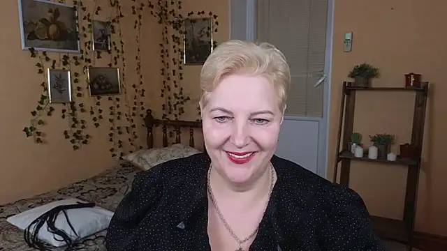 Sandra Snow online show from 02.11.25