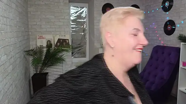 Sandra Snow online show from 02.20.25