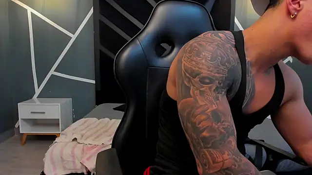 Flynn Riider online show from 12.05.25