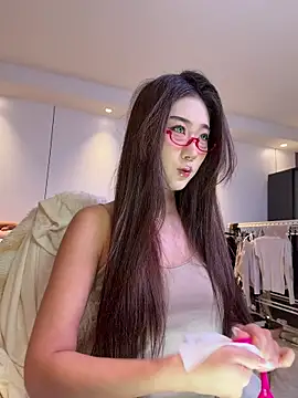 Snapshot of pinnnnnnk chatting on 12.14.25 pinnnnnnk online show from 12.14.25