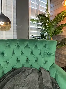 Snapshot of Nicole_Diva chatting on 10.30.25 Nicole Diva online show from 10.30.25