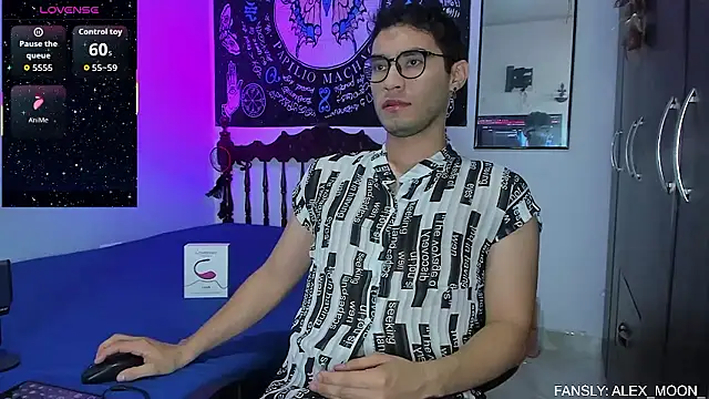 Snapshot of alexdesire chatting on 10.13.25 alexdesire online show from 10.13.25