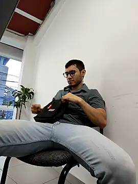 Snapshot of alexdesire chatting on 11.26.25 alexdesire online show from 11.26.25